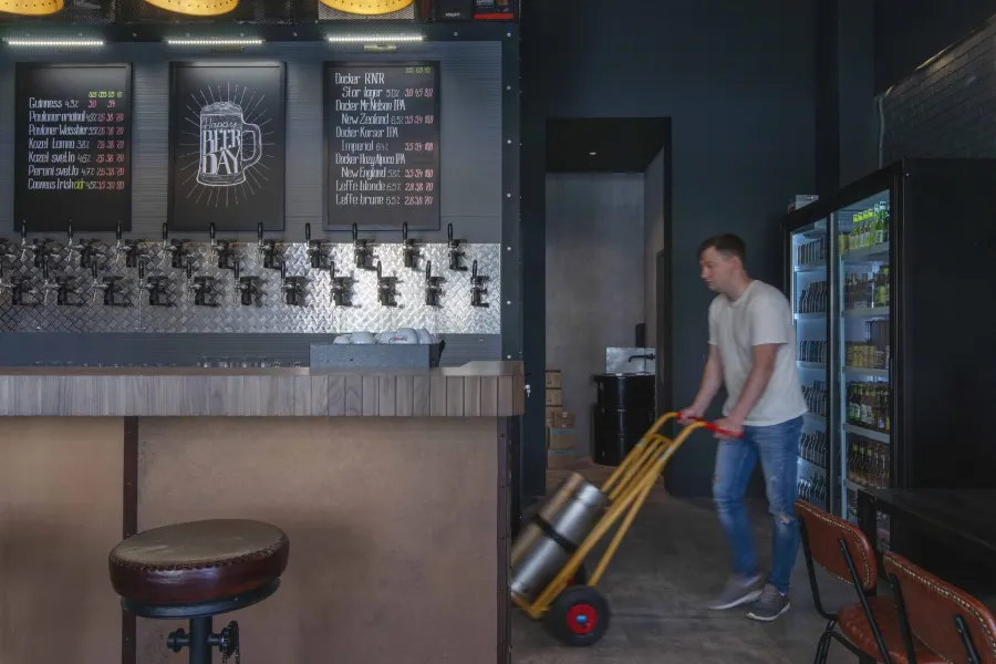 Industrijski bar u glavnom gradu – vizualizacija 5