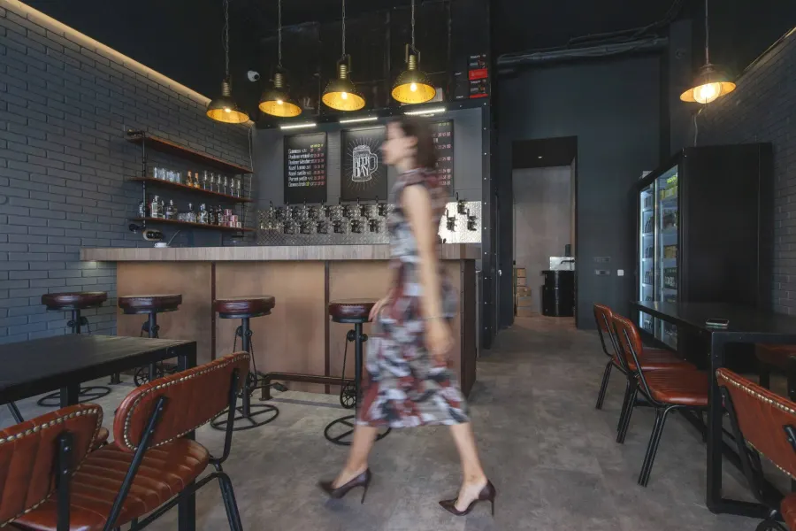 Industrijski bar u glavnom gradu – vizualizacija 8